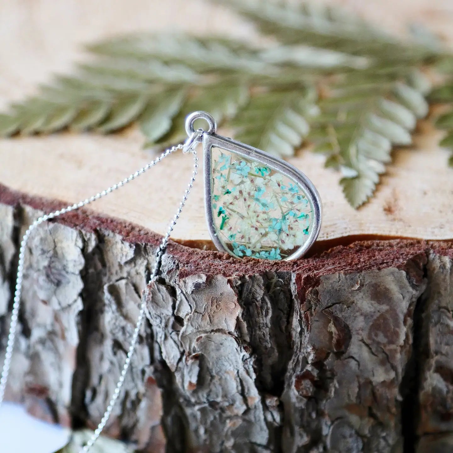 teardrop-flowers-necklace