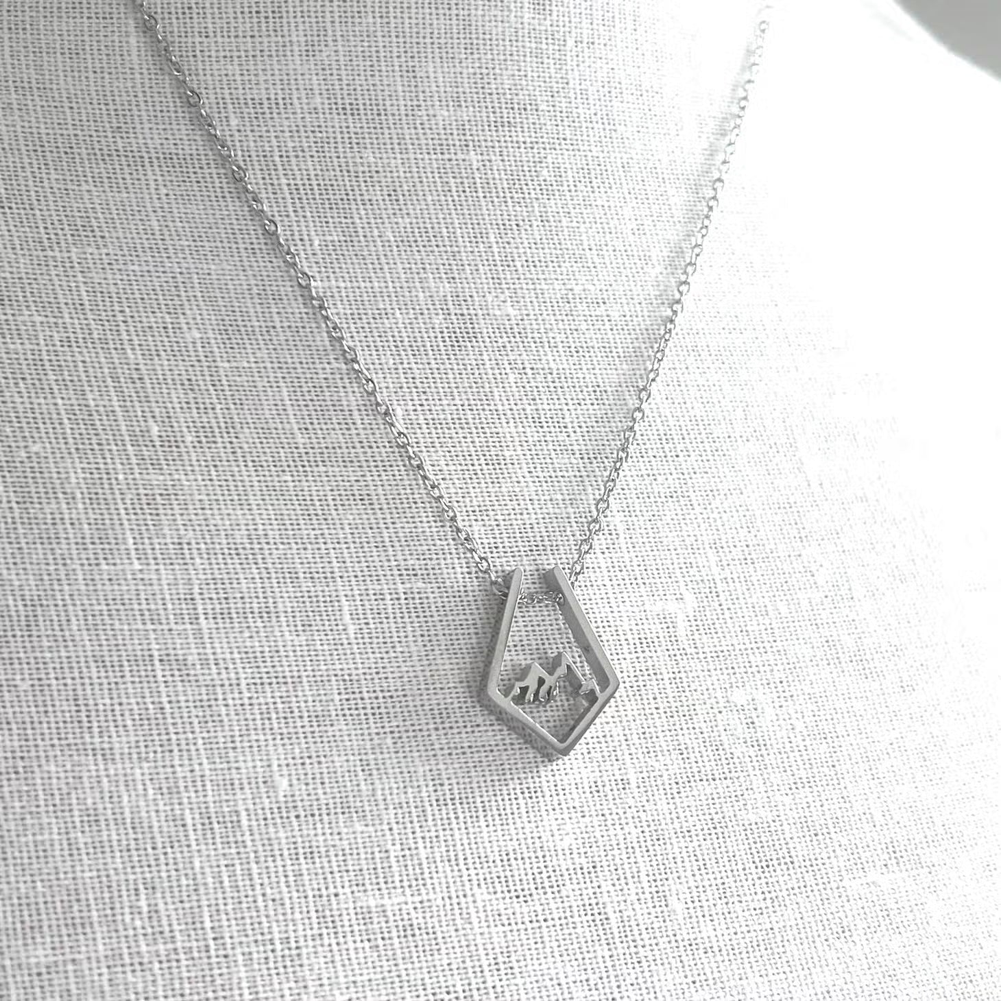 Rhombus mountain necklace