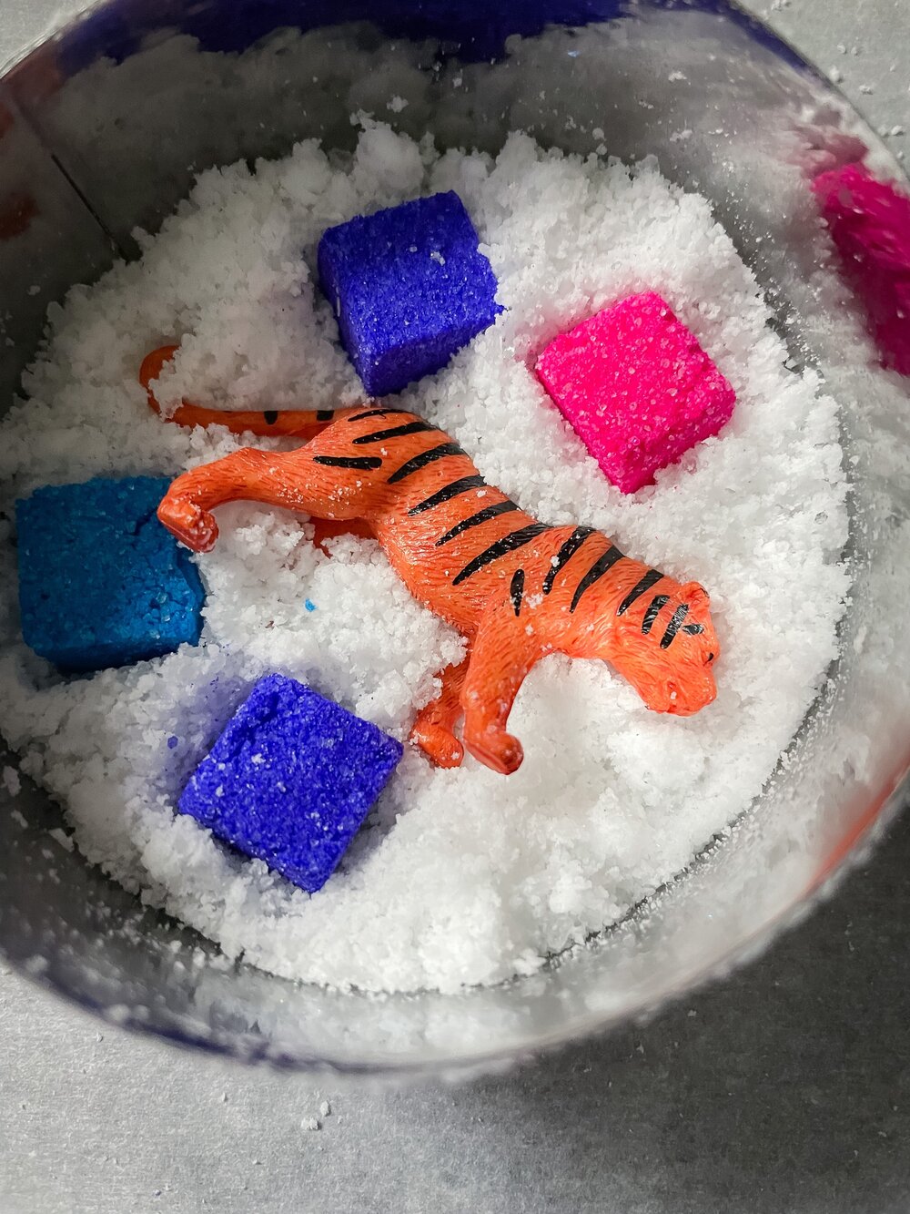 Zoo animal toy surprise bath bomb