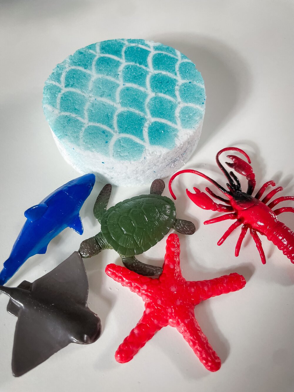 Sea animal toy surprise bath bomb